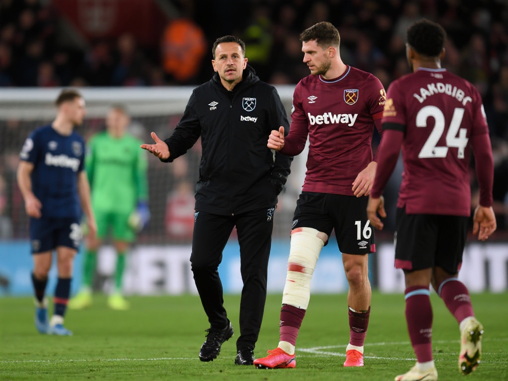 阿莫林:轮换保护易伤球员,凭借强大阵容全力冲击胜利 在现代足球中,球员的身体状况直接关系到球